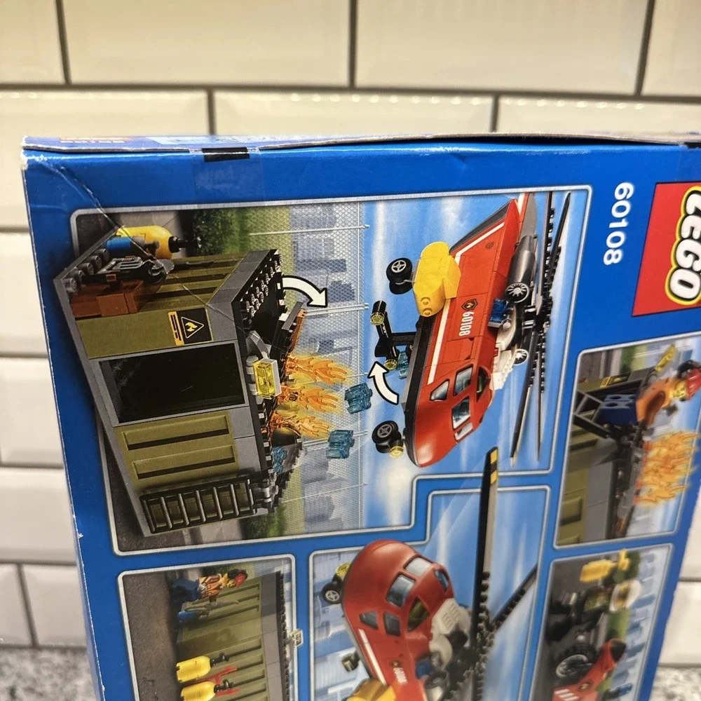 LEGO City Fire Response Unit (60108) New &‎ Factory Sealed Building Toy